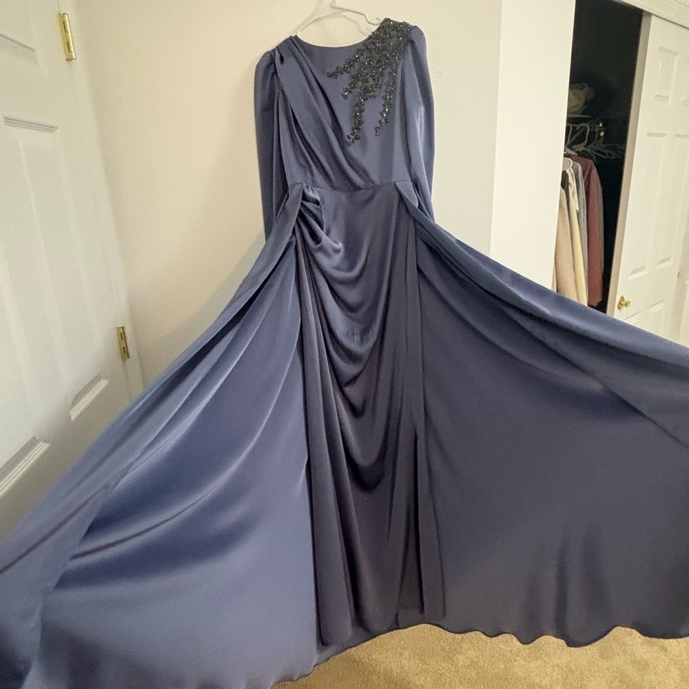 Elegant blue Evening Gown - Picture 3 of 5
